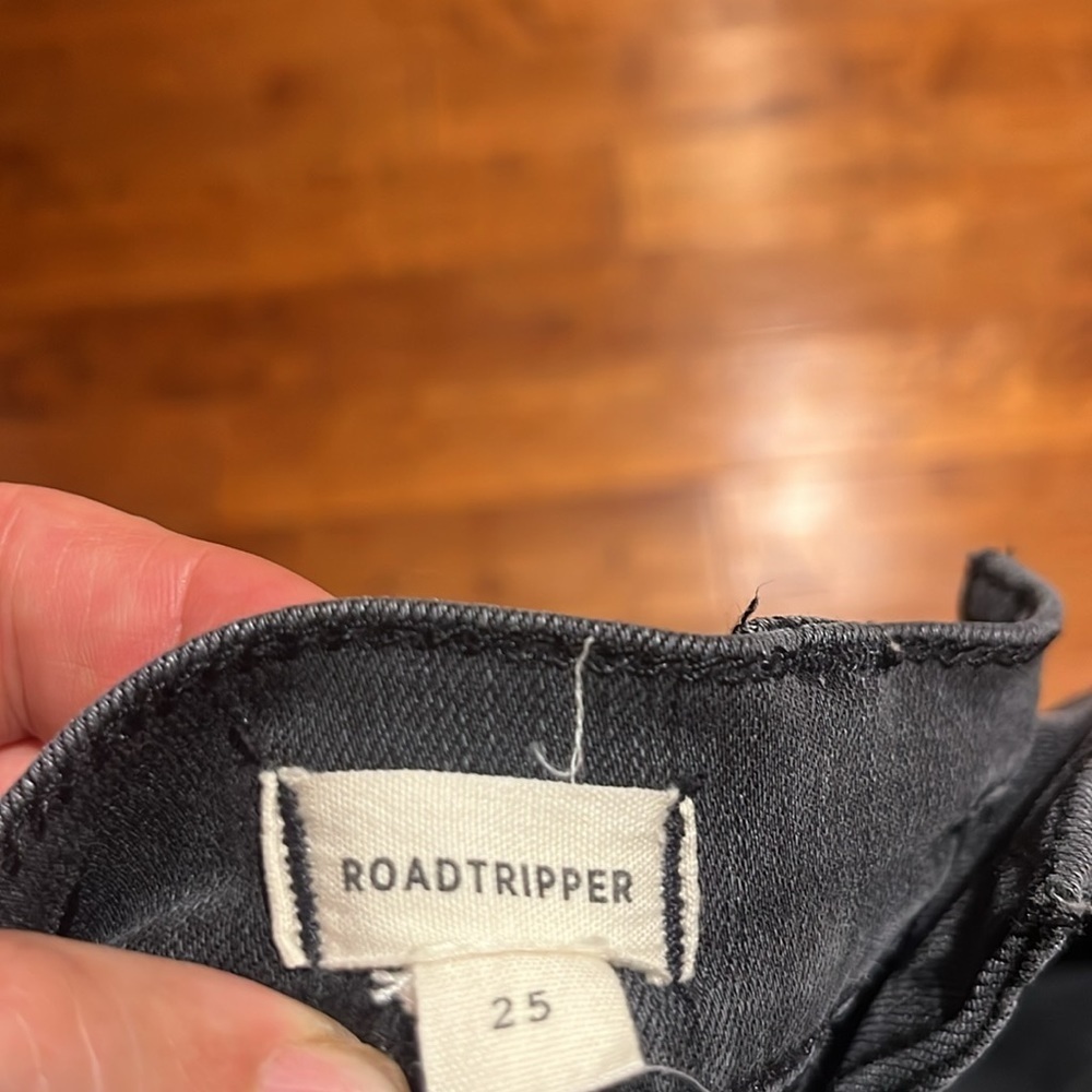 Madewell 9" Mid-Rise Roadtripper Supersoft Jeans in Ashmont Wash - Picture 7 of 16